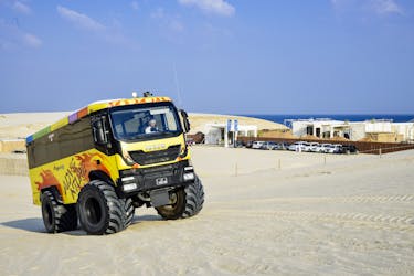 Recorrido en autobús monstruoso de Doha en el desierto